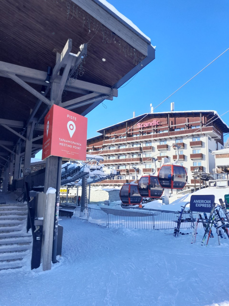 Ski School meeting place Piste