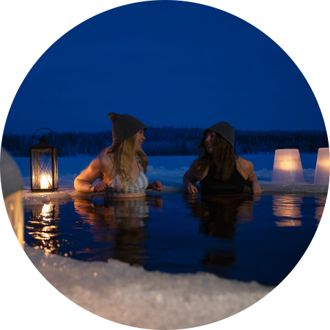 Naiset avannossa (pyöreä ikoni). Kuva Harri Tarvainen.