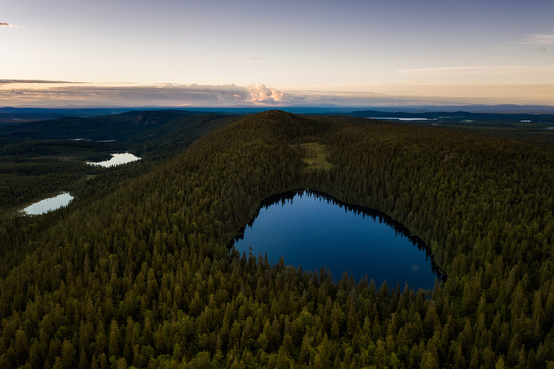 Valtavaara Pond during a summer night. Photo: Harri Tarvainen