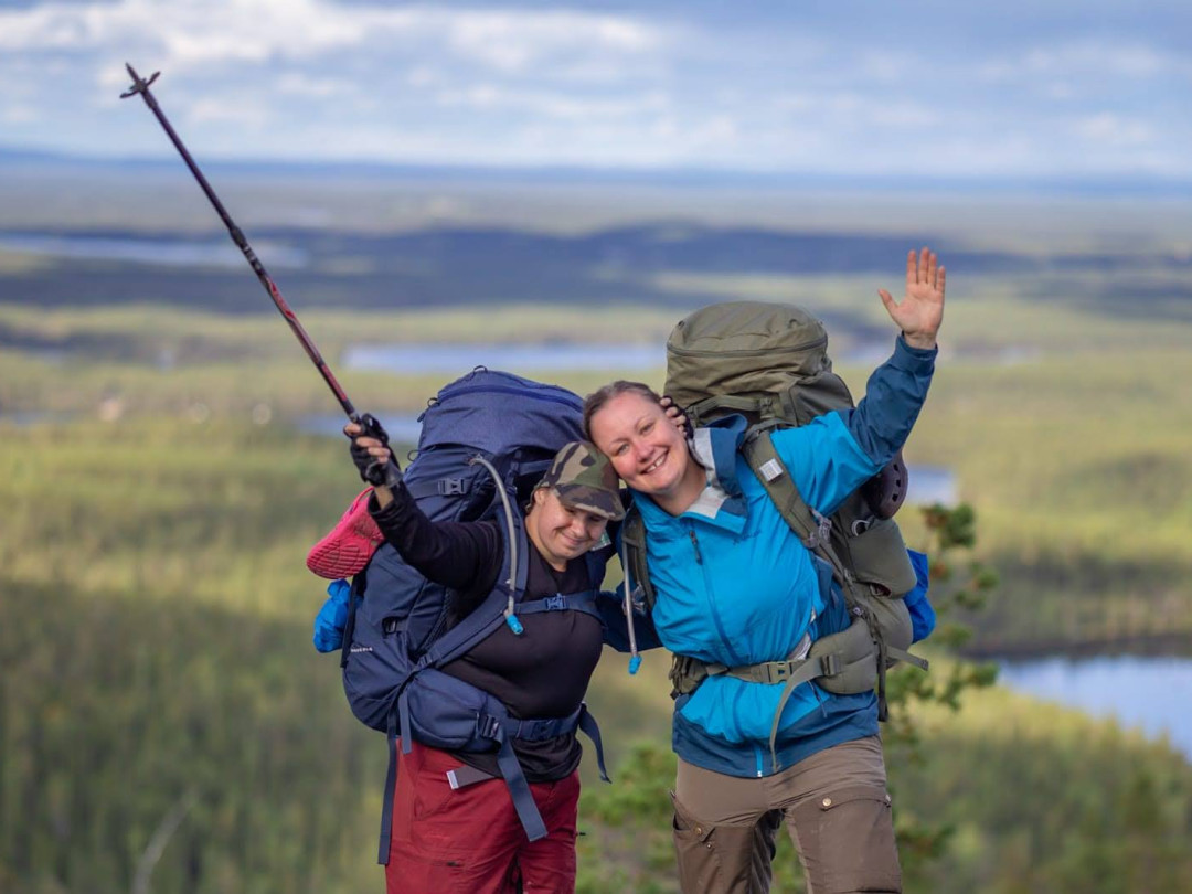 Karhunkierroksella näkövammaisen vaeltajan kanssa, kuva Heidi Savolainen