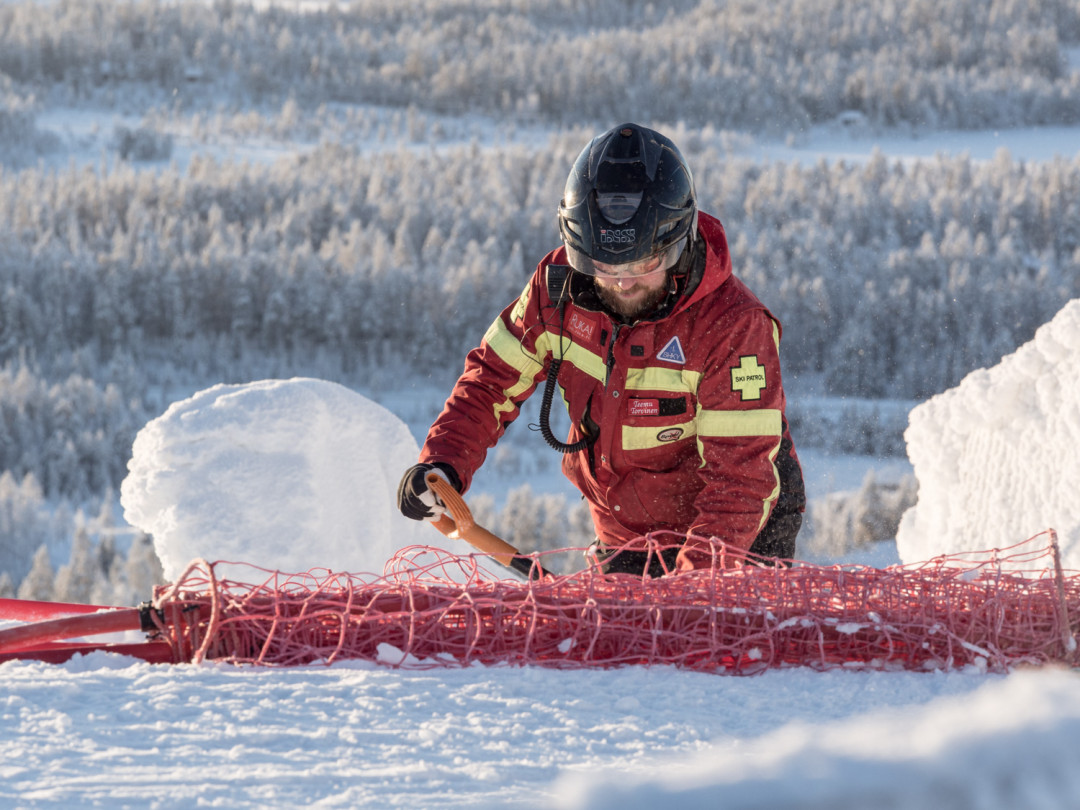 Ski Patrol Rukan rinteillä