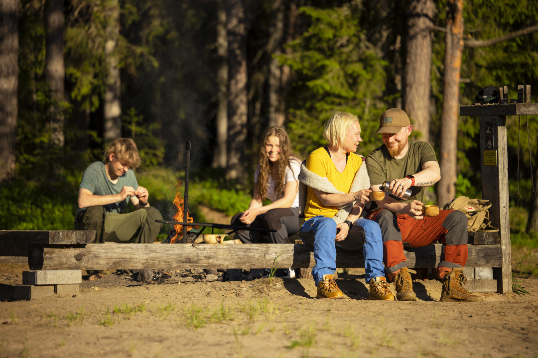 Retkeilijät Oulangalla, kuva Harri Tarvainen