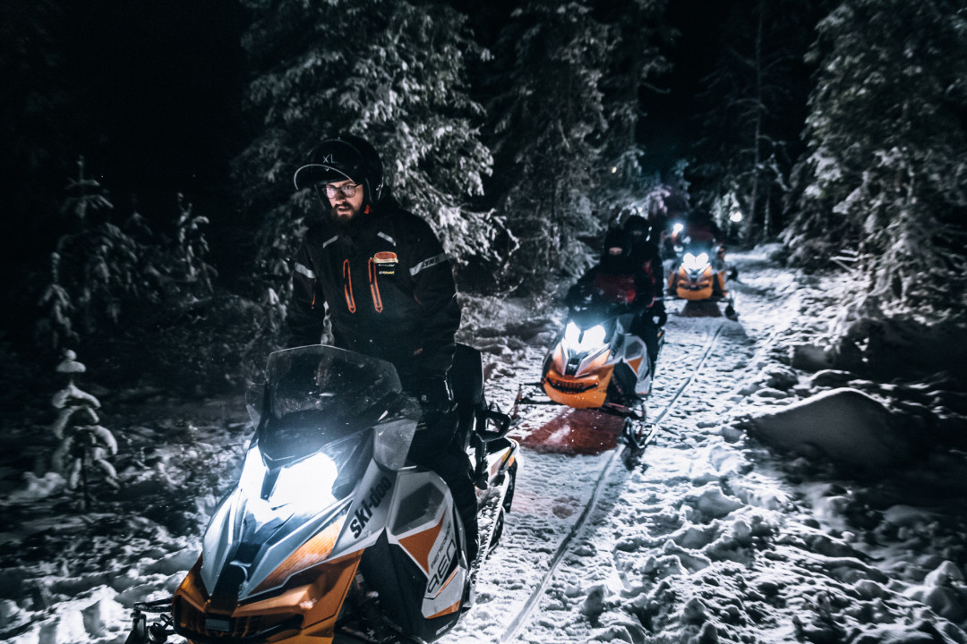 Moottorikelkkailua tähtitaivaan alla, Ruka Safaris