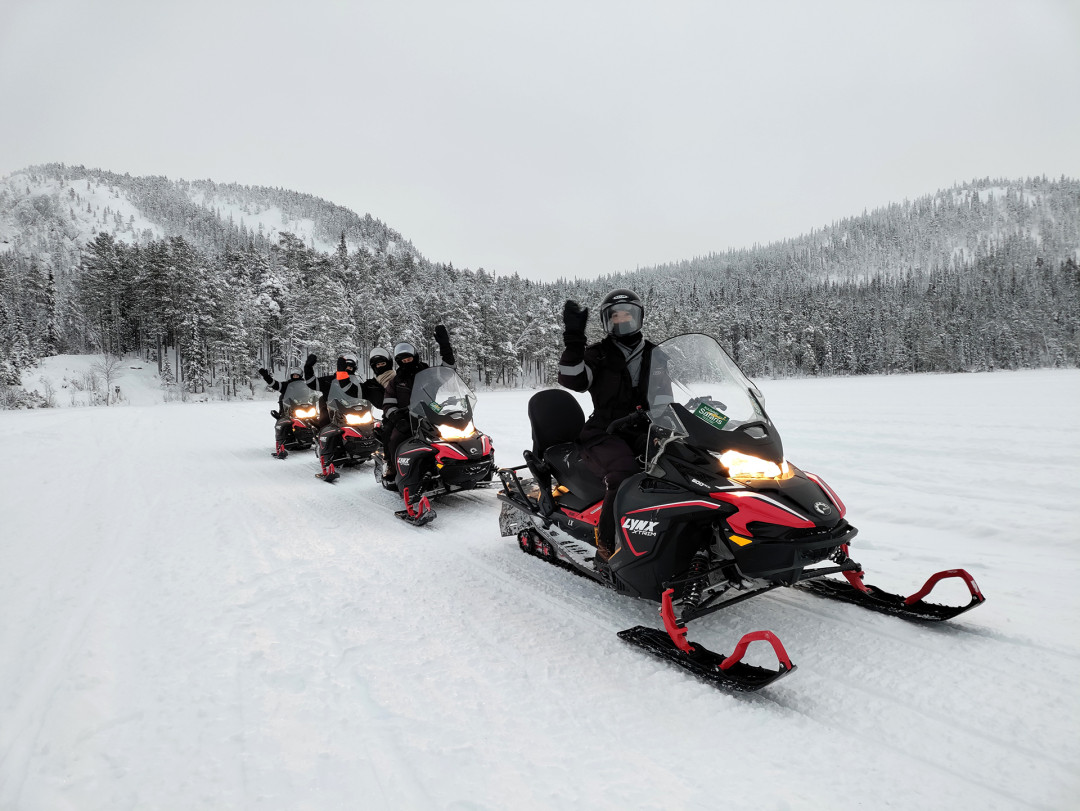 Rukan ympäryssafari moottorikelkkaillen, Kuusamo Safaris