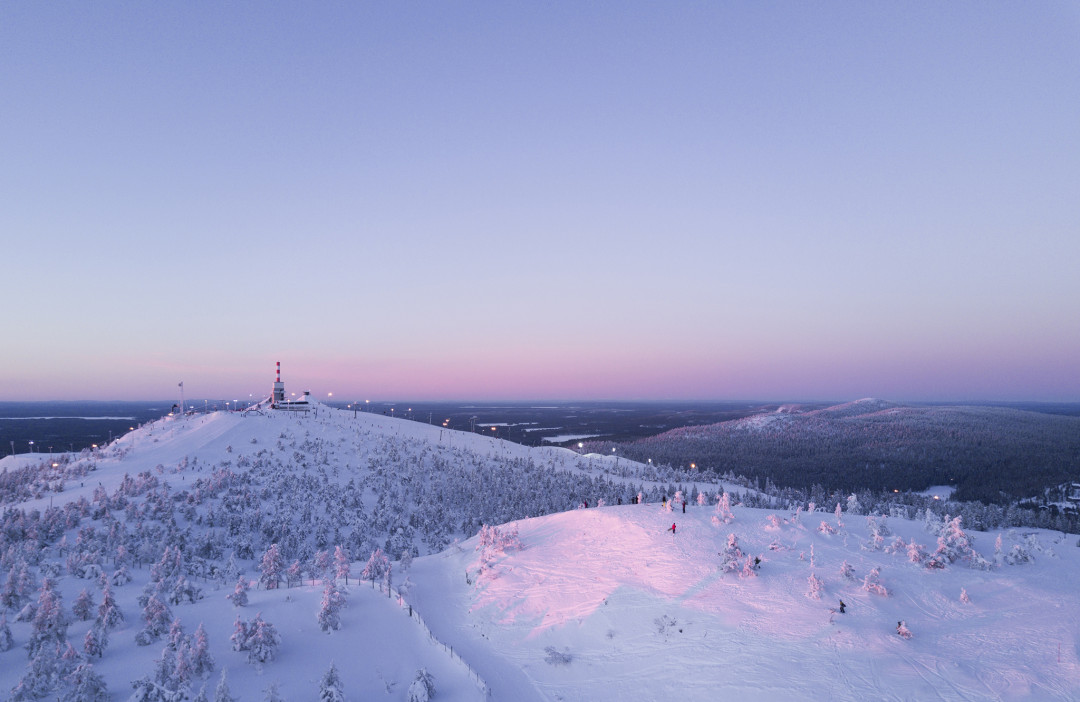 Rukan rinteet iltahämärissä