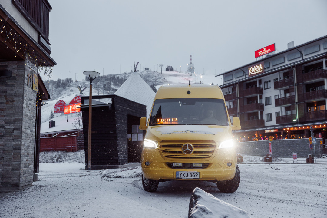 Lentokenttäbussi, Rukan Taksipalvelu. Kuva Mikko Santasalo