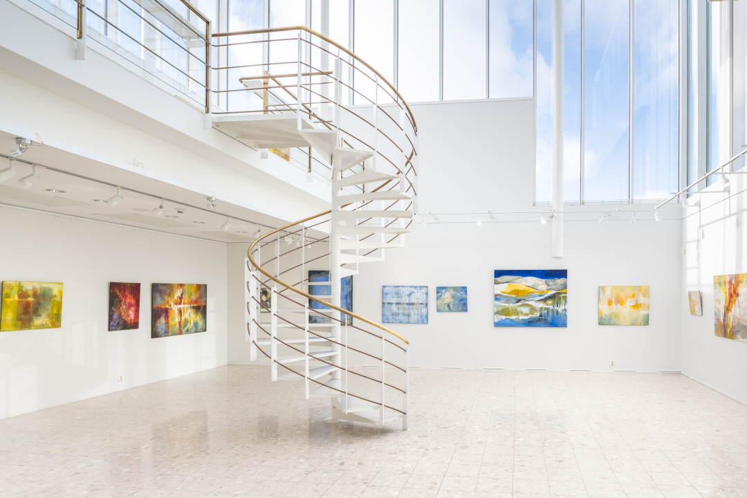 Kuvassa valoisa Kaamosgalleria