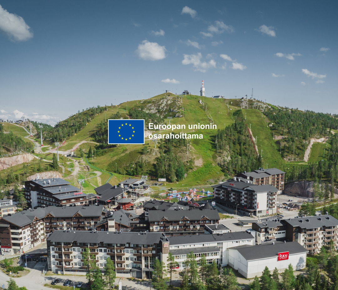 Rukan kylä kesällä & EU hankelogo