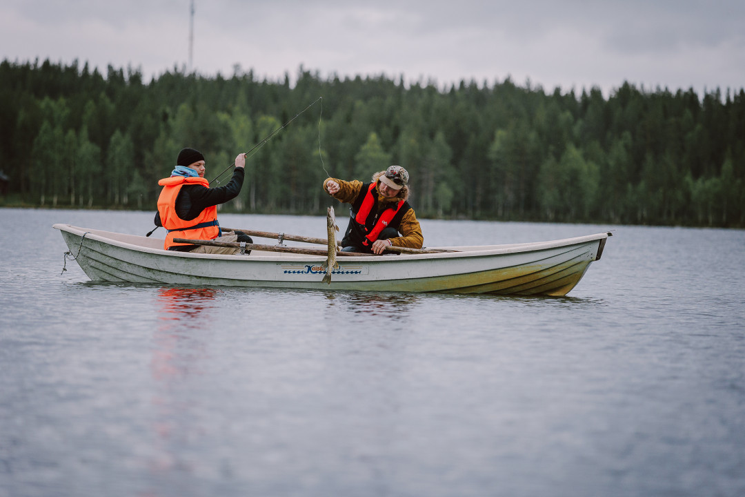 miehet_kalassa_hauki_lomarengas_mikkosantasalo_2025_ruka_kuusamo.jpg