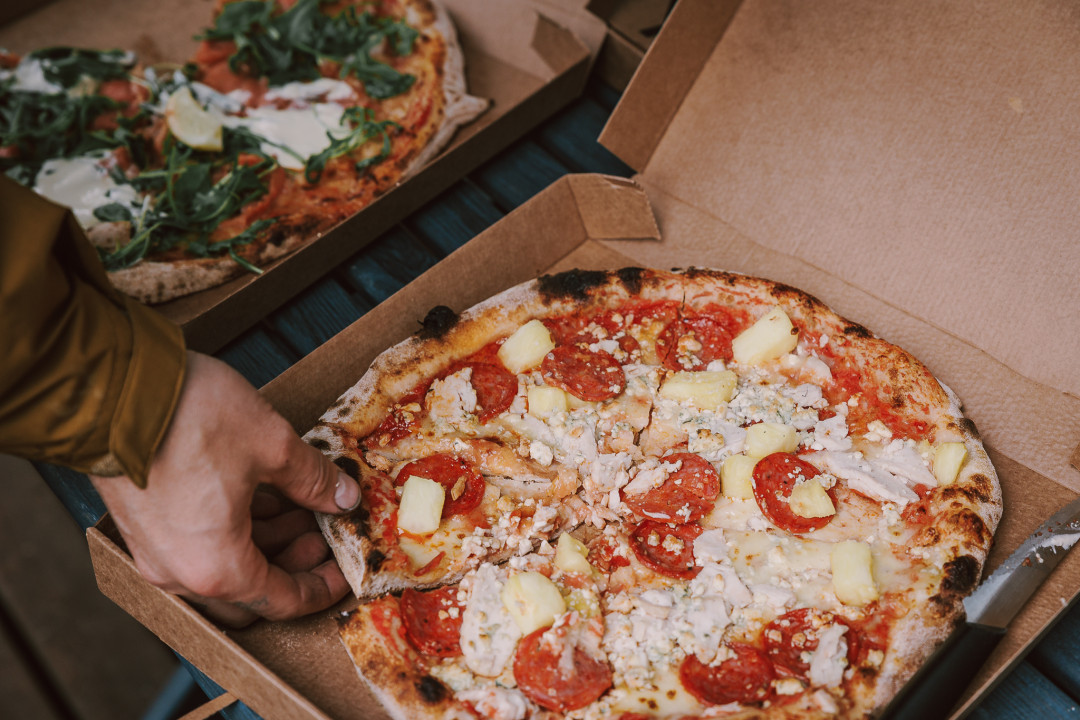 pizza_take_away_lomarengas_mikkosantasalo_2025_ruka_kuusamo.jpg
