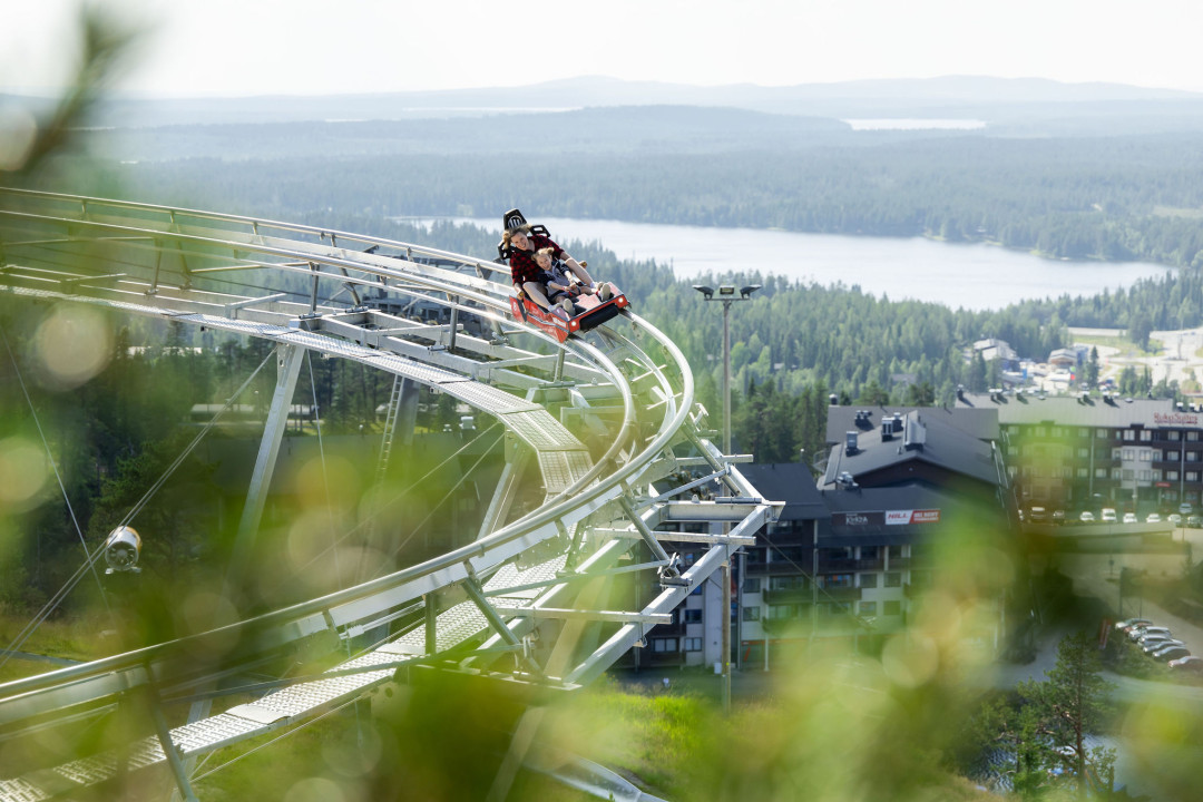 Ruka Coaster on yksi Rukan kesän vauhdikkaimmista elämyksistä! Kuva Kota Collective