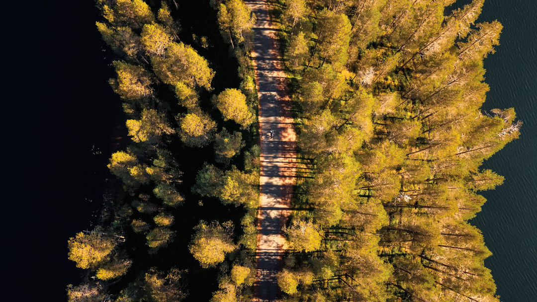 Gravel cycling in the esker landscapes of Kuusamo. Photo Toni Spasenoski