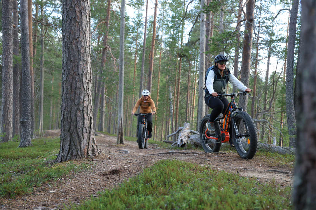 Fatbike-pyöräilyä Hossassa. Kuva Kainuun Luontoretket