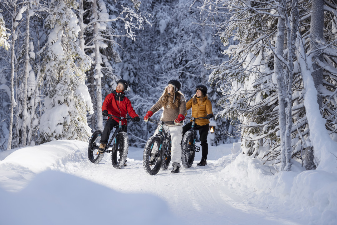 winter e-biking Ruka