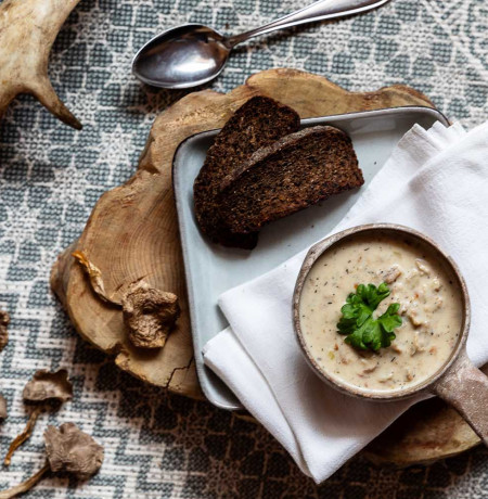 Isokenkäisten Klubin ravintolan herkkuja