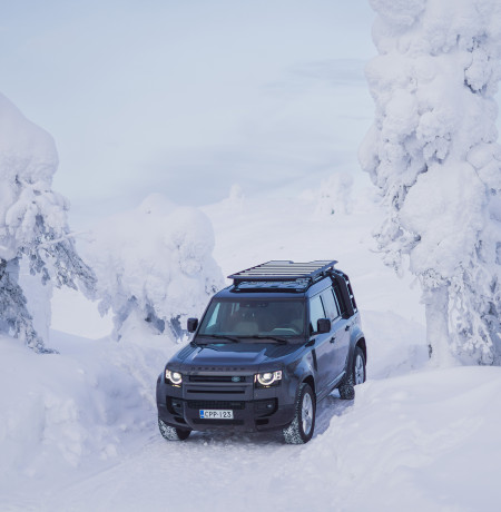 Land Rover Defender Ruka-Kuusamon maisemissa