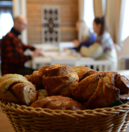 Kahvila ja pullakori