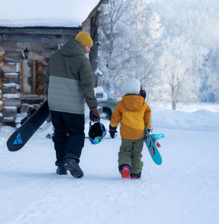 Lautaileva perhe Ruka-Kuusamossa. Kuva Harri Tarvainen.