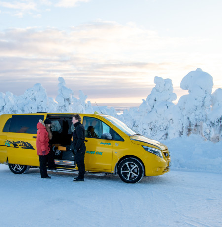 Rukan Taksipalvelu palvelee matkailjoita ympäri Kuusamoa