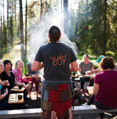 Villiruokaelämys on kokonaisvaltainen kulinaarinen elämys luonnon keskellä.