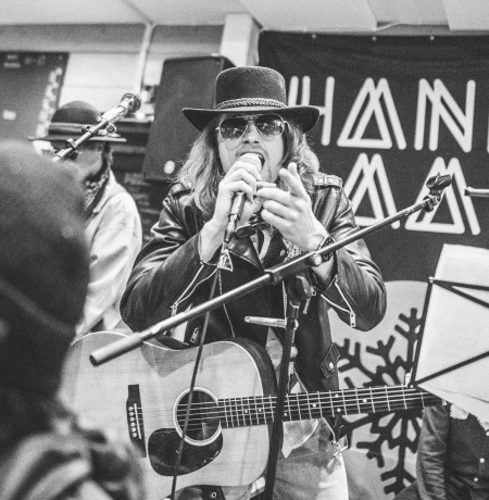 Vetobois Hanki Baarissa karaokekarnevaaleilla