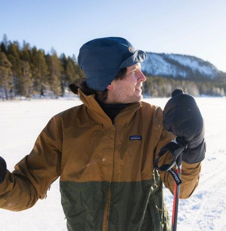 Hiihtäjä Konttaisen maisemissa Rukalla. Kuva Harri Tarvainen/Kota Collective