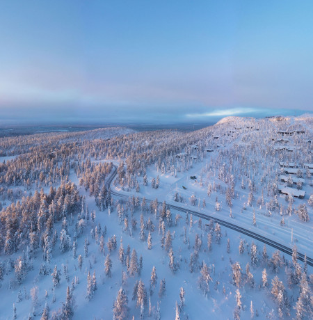 Winter scenery in a cottage area in Kuusamo. Photo Harri Tarvainen.