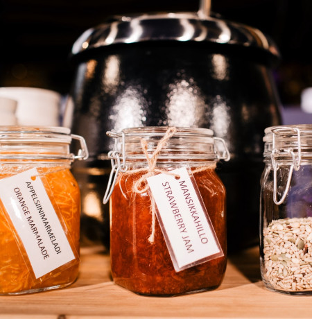 Aamiainen Ravintola Zonessa Rukan kylässä. 