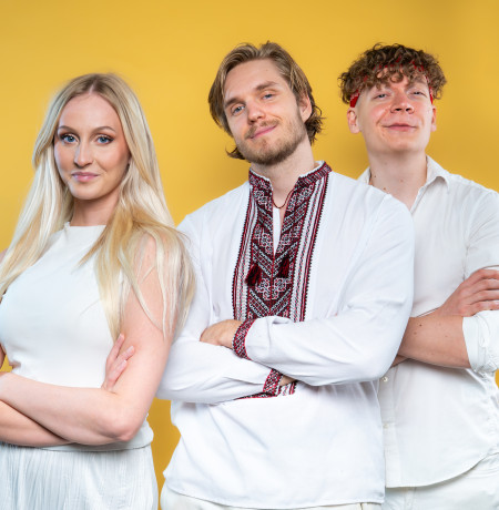 Kuvassa Tubetrio eli Tiia Weckström, Satusetä & Juhoflow