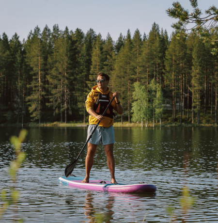Suppailua järvellä Kuusamossa. Kuva Mikko Santaasalo