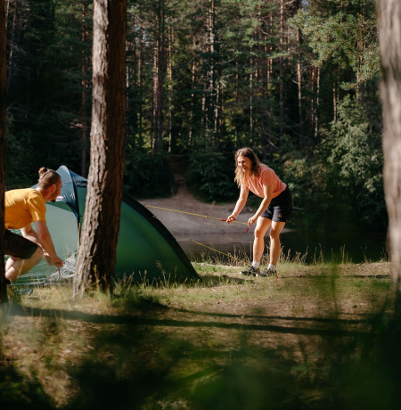 Pitching a tent at Oulanka National Park. Photo Jani Kärppä / Kota Collective