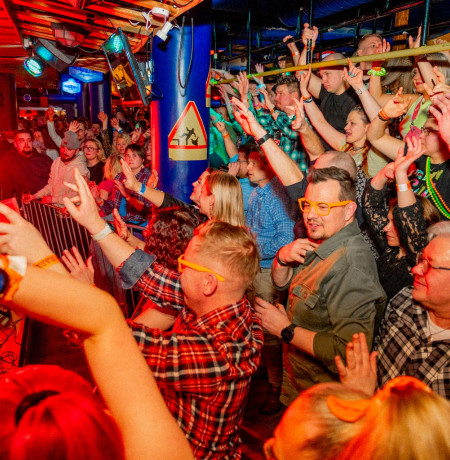 Zone - yli 100 liveiltaa vuodessa! 