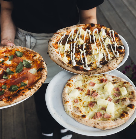 Pizzeria Rukan pitsat paistetaan puu-uunin lämmössä. Kuva: Mikko Santasalo