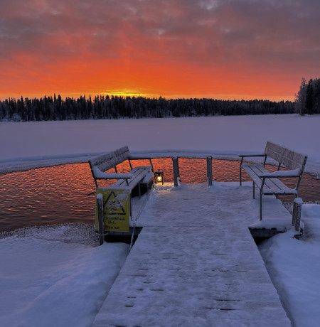 Avanto talvella auringonlaskun aikaan, House of Northern Senses
