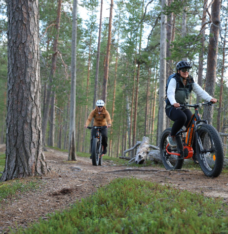 Fatbike-pyöräilyä Hossassa. Kuva Kainuun Luontoretket