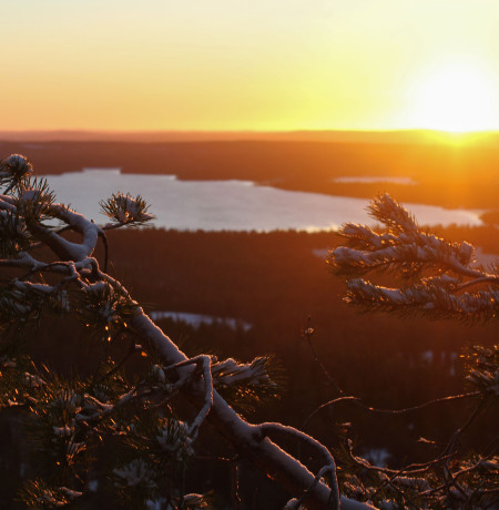 Auringonlasku Kuusamossa, Salla Karhumaa