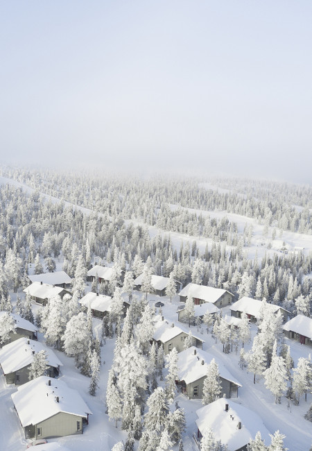 Talvinen mökkimaisema Ruka-Kuusamossa