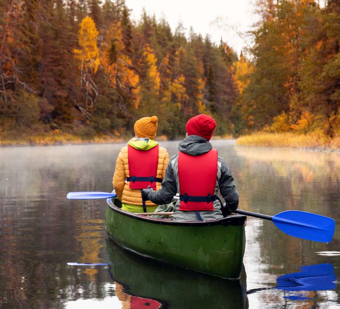 Melojat ruskamaisemissa Oulankajoella, Ruka-Kuusamo, Lappi, Suomi