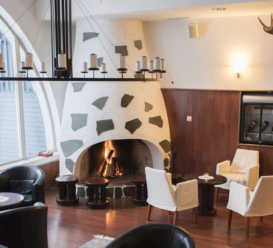 Royal Rukan tunnelmallinen takkahuone