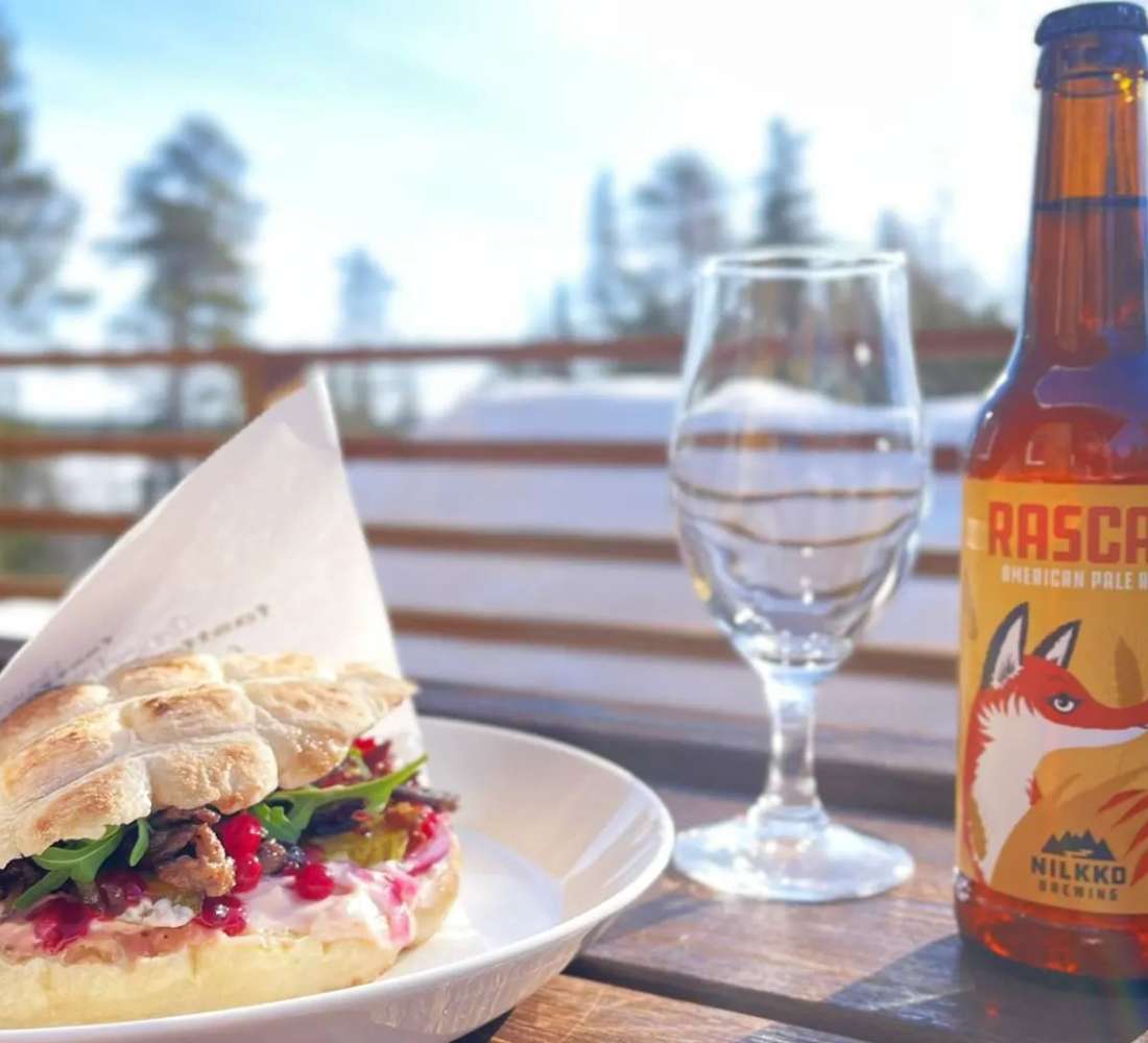 Pitaleipä Kujalan Porotilan kahvilassa