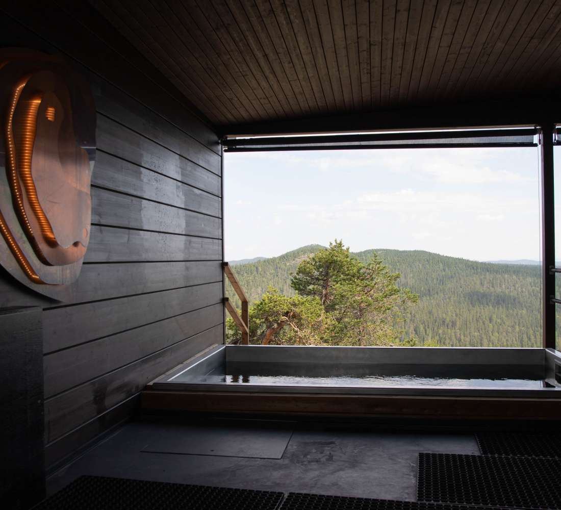 Ulkoallas Base Eat &amp; Heat -saunalla. Kuva Matilda Huomo/Rukakeskus Oy