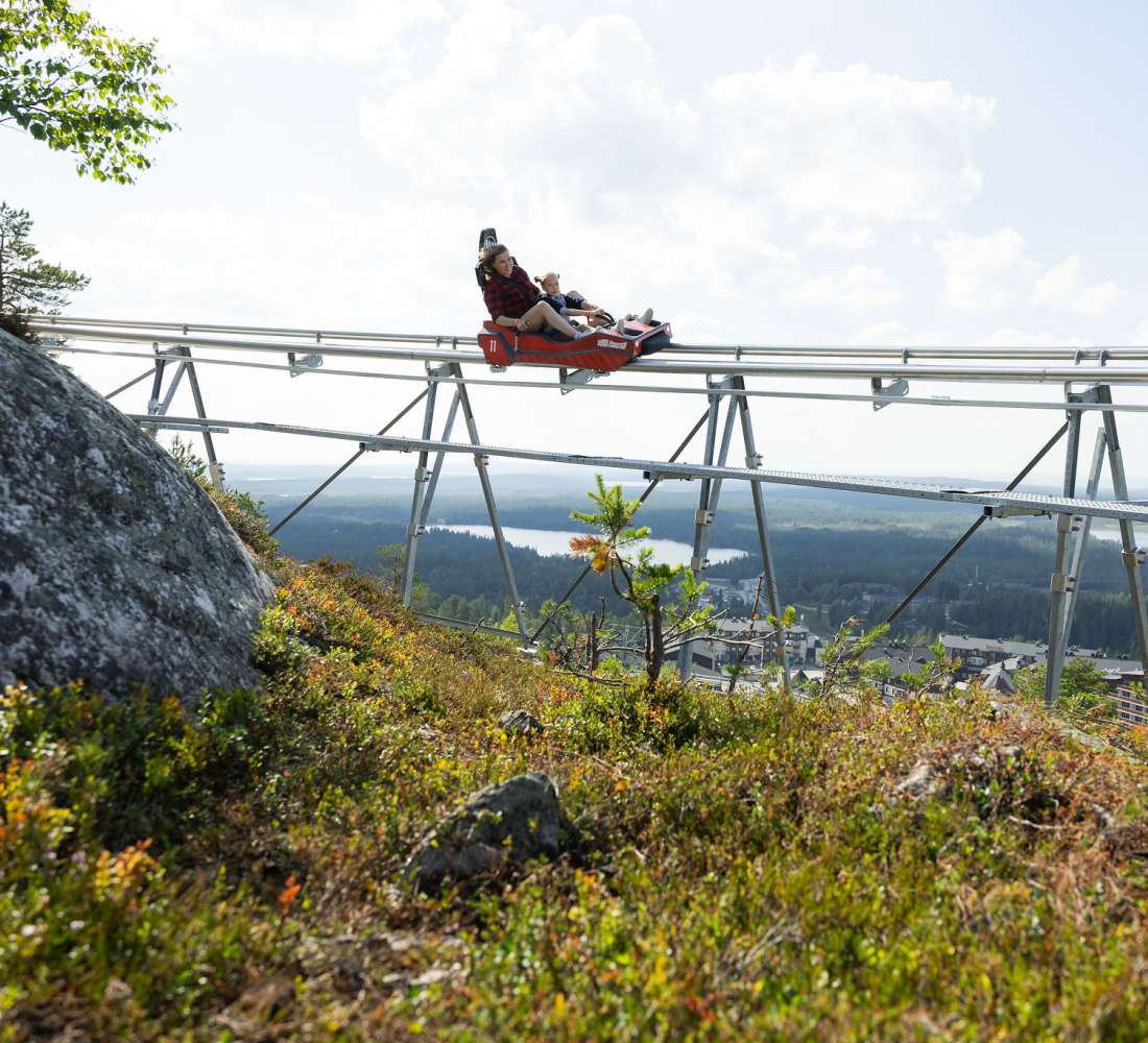 Ruka Coaster on yksi Rukan kesän vauhdikkaimmista elämyksistä! Kuva Kota Collective
