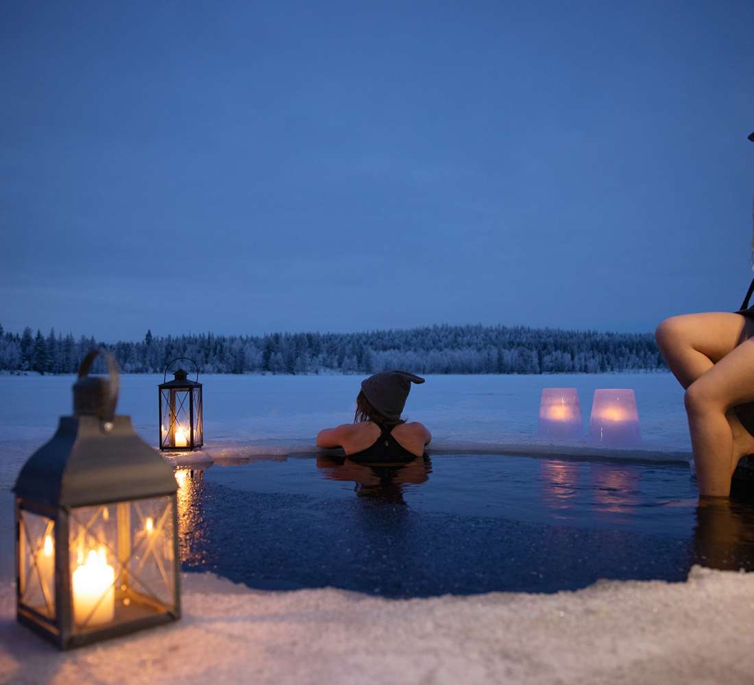 Winter swimming in Ruka-Kuusamo at Isokenkäisten Klubi. Photo Harri Tarvainen.