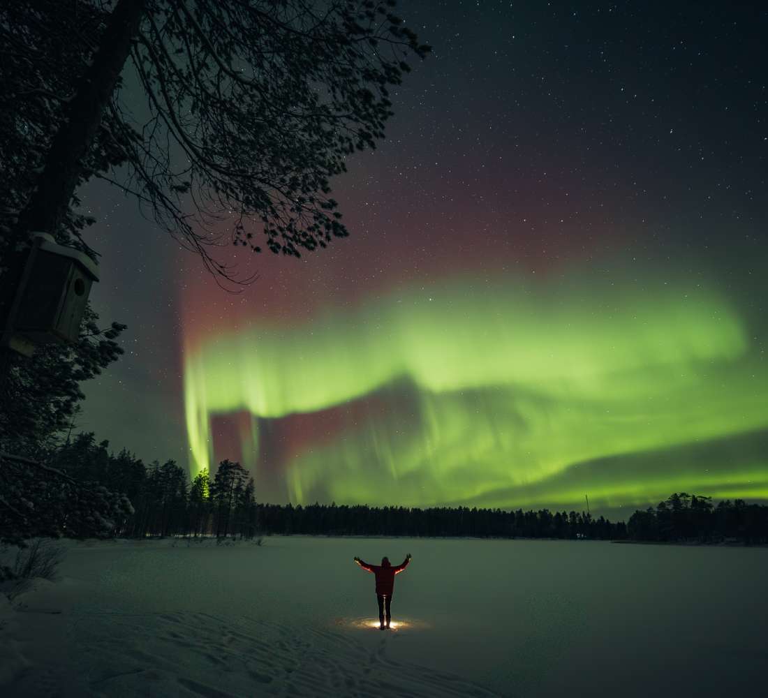 Revontulet järvellä Ruka-Kuusamossa, kuva Mikko Santasalo
