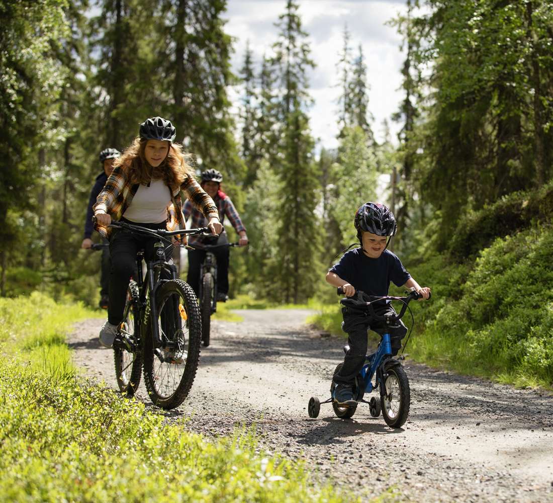 Perhe pyöräilemässä, Ruka-Kuusamo