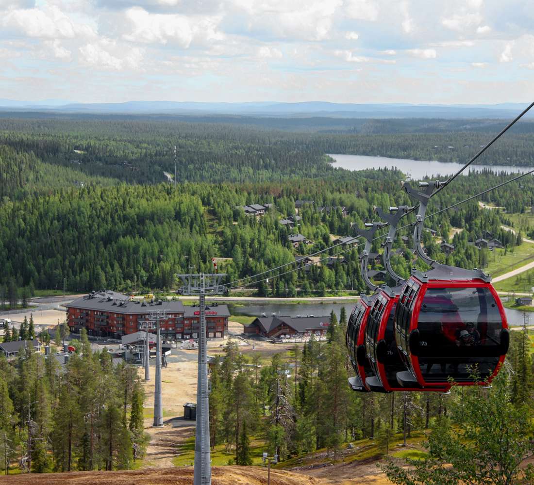 Ruka Valley - upea kyläkeskus Valtavaaran kupeessa