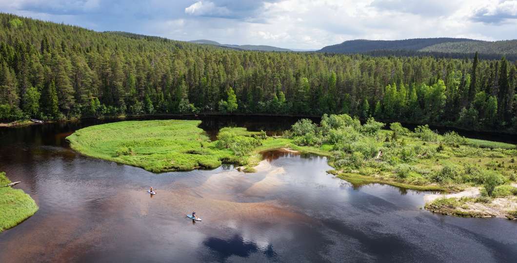 Sup-lautailua Oulankajoella, kuva Harri Tarvainen, varusteet Oudoorpassion Finland