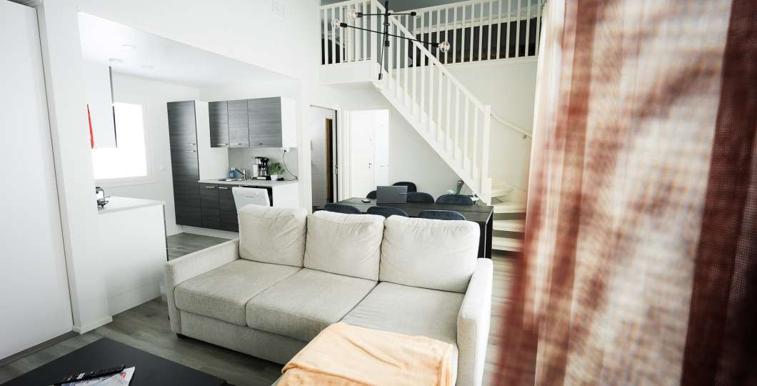 Rukalodgessa on makuuhuoneiden lisäksi tilava parvi, kuvaaja Mikko Santasalo