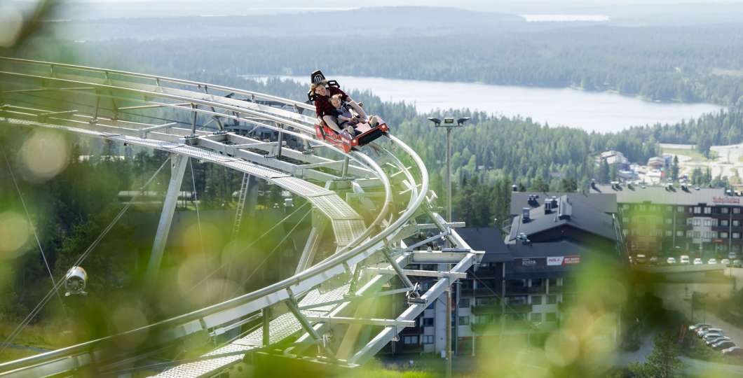Ruka Coaster on yksi Rukan kesän vauhdikkaimmista elämyksistä! Kuva Kota Collective