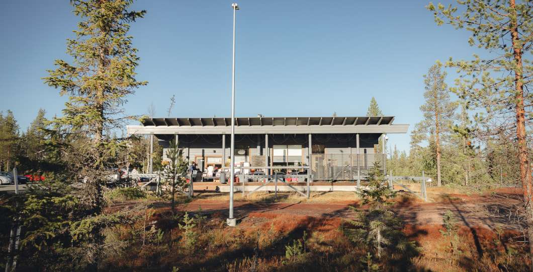 Uuttusuon kahvila ruskan aikaan. Kuva Mikko Santasalo